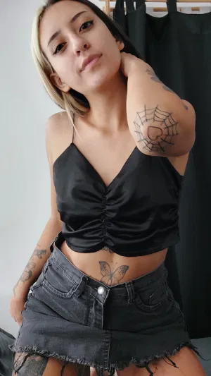 Bibi21, 20 years old from United Kingdom