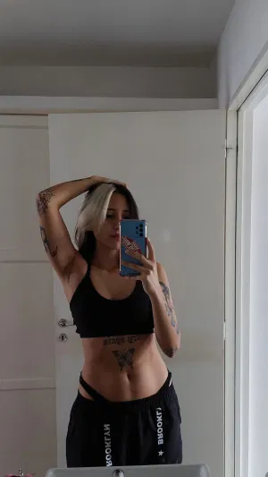 Hot929, 19 years old from United States