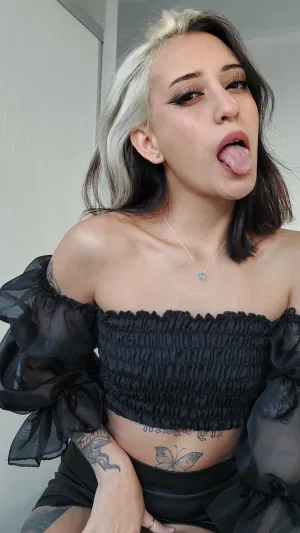 Mia34, 20 years old from United States