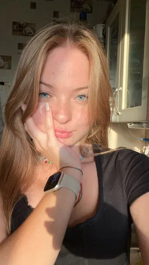 Nevaeh19, 19 years old from Canada