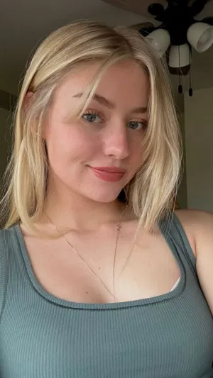 Emelia23, 23 years old from France