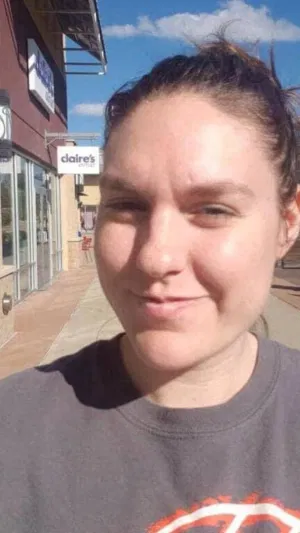 Lizzy27, 23 years old from United States