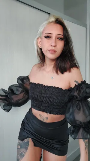 AlicaUuq07mal, 20 years old from Canada