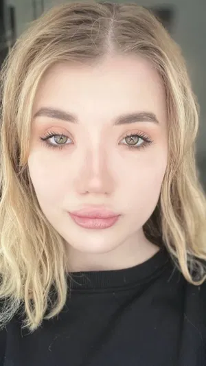 Alica283, 20 years old from United Kingdom