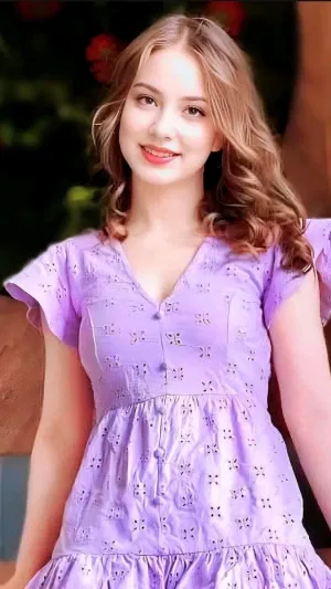 Emi77, 25 years old from United Kingdom