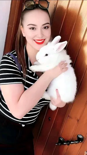 ellie985, 24 years old from Canada