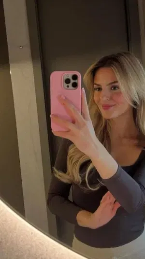 Daisy33, 21 years old from United Kingdom