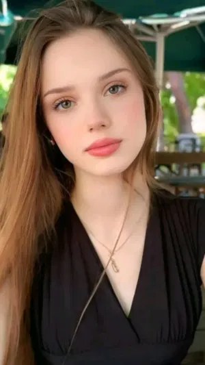 Lottie35r, 21 years old from Canada