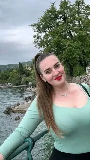 Layla34, 26 years old from Canada