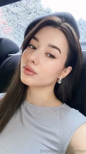 Nadia_ccfz, 22 years old from Belgium