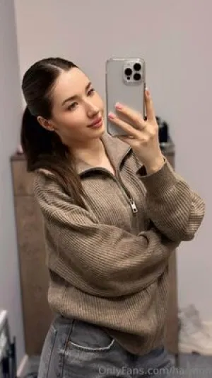 Natali_555, 22 years old from Canada