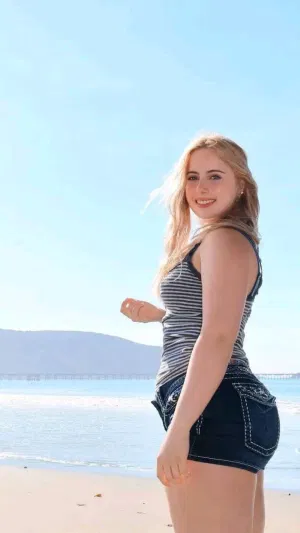 Poppy343, 23 years old from United Kingdom