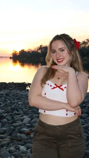 Grace432, 25 years old from Canada