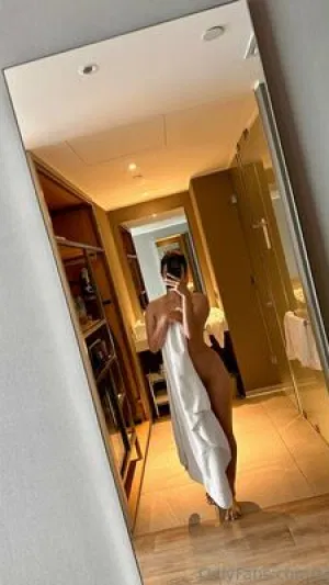 Linda22FsdNK, 22 years old from Uganda