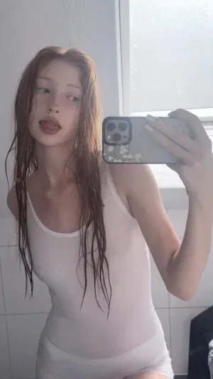 Lydia8377hot, 20 years old from United Kingdom