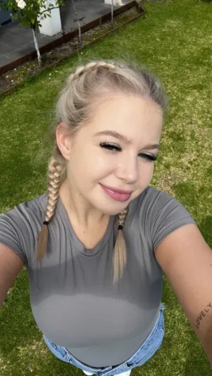 Lucy4100, 24 years old from Australia