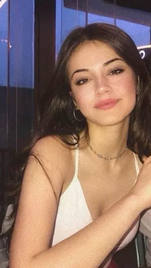 Isabella221, 22 years old from Canada