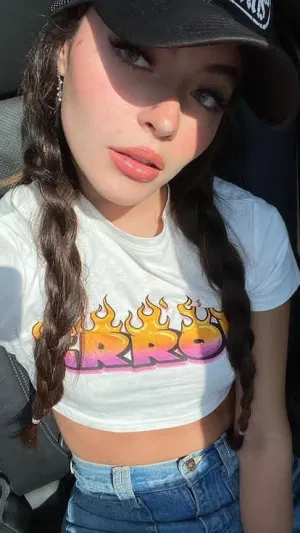 Camila212, 21 years old from France