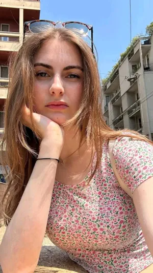 Danielle34, 25 years old from Canada