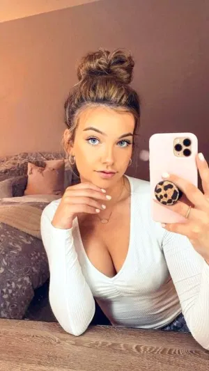 Harper55478, 22 years old from United Kingdom