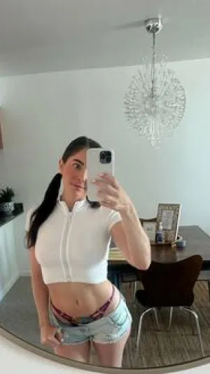 Sandraxx2_x, 21 years old from Canada