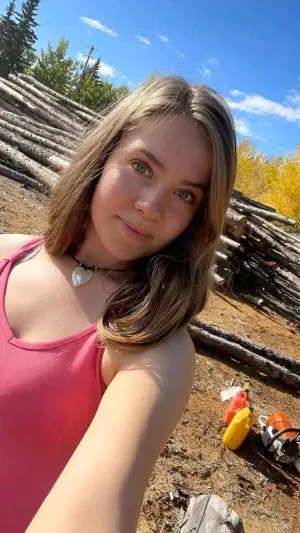 Esme456, 24 years old from Canada