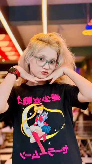 Ellie_77, 22 years old from United States