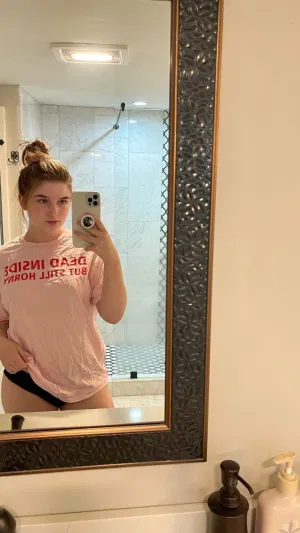 Juliaaan10, 22 years old from United States