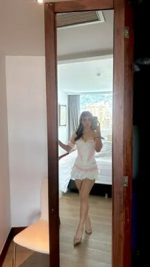 Linda22Fkkxjh45, 22 years old from Italy
