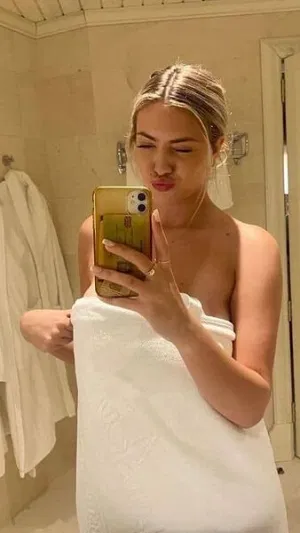 Lusa-9990, 22 years old from United States