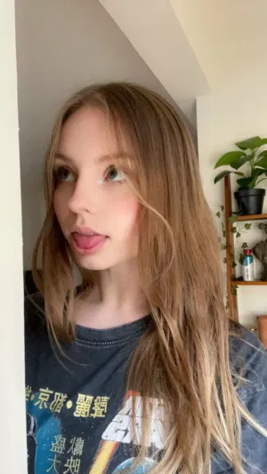 Lisaan23, 22 years old from United States