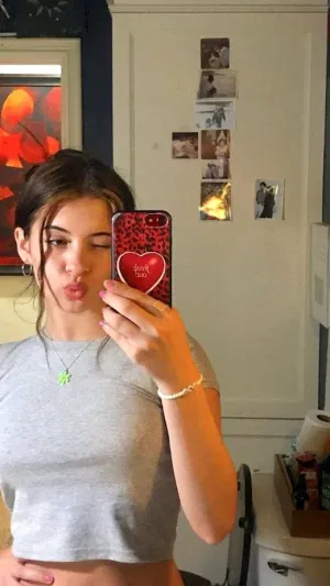 Isabella445879's Profile Photo