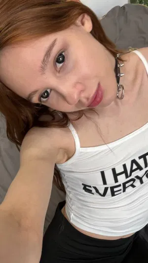 Lyllyxx242, 18 years old from United States