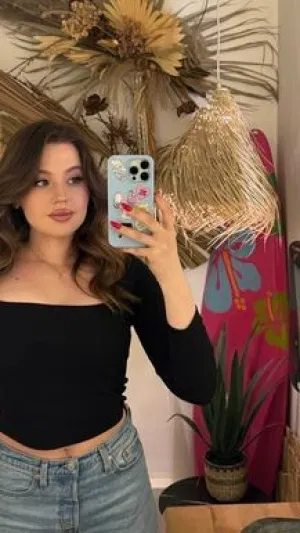 tulia, 24 years old from Italy