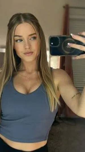 Linda22Fkkxjht, 23 years old from Italy