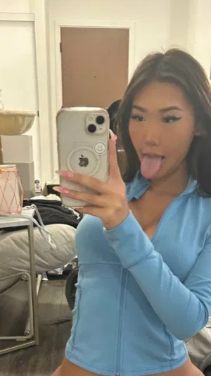 Asianlipsy8, 19 years old from United States
