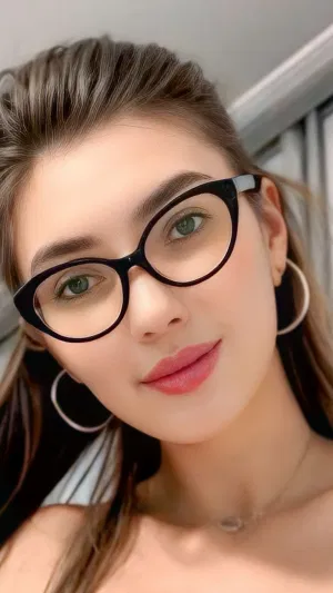 Xutri00, 23 years old from Canada
