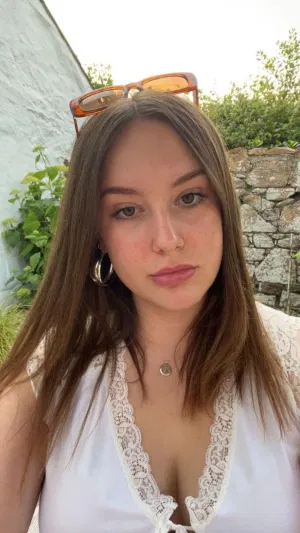 Elise44, 22 years old from United States