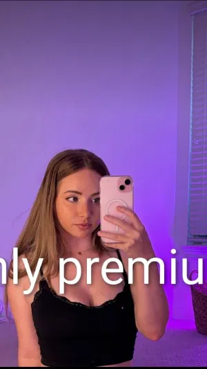 Hannahtorres, 23 years old from Australia