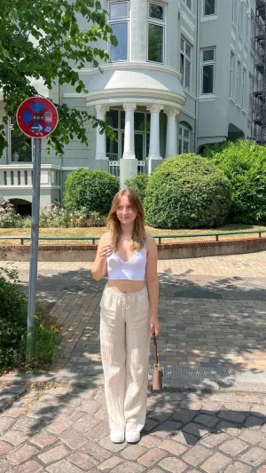 Bonnie45, 24 years old from Canada