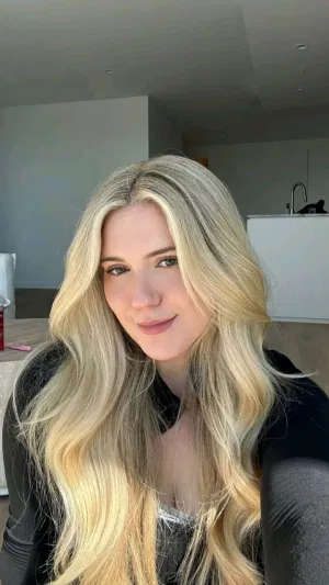 Eva354, 26 years old from France