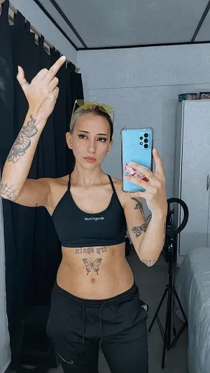 Leriuy5, 20 years old from Canada