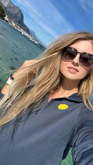 sDSFe, 23 years old from Canada