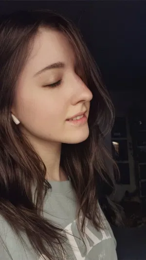 Naomi04, 22 years old from United States