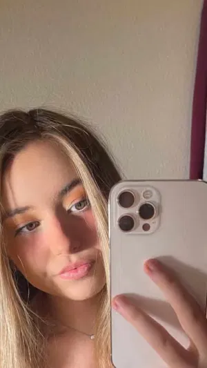 EvelynMoreno2, 21 years old from United States