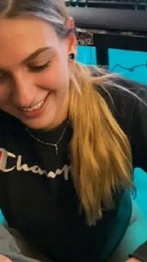 Lisa215489, 21 years old from United States