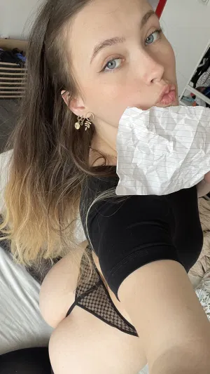 wetpetink, 22 years old from Canada