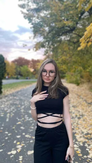 Alina_2362, 21 years old from United States