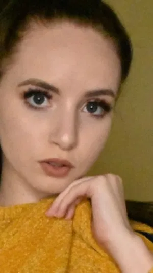 momigiw842, 18 years old from Canada