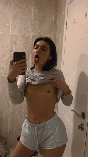 sanfiya534847, 20 years old from United States